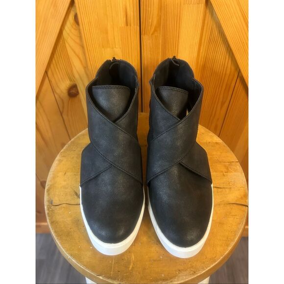 Maurices Gloria Wedge Ankle Shoes Cut Out Sides Black Booties Size 8 - Picture 2 of 8